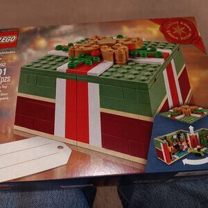 LEGO 40292 Christmas Gift Box Limited Edition 301 pcs Holiday Set New Sealed